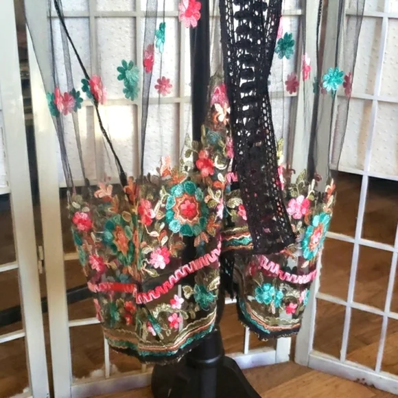 Asha sheer embroidery sleeves and bottom open kimono one size - Picture 4 of 8